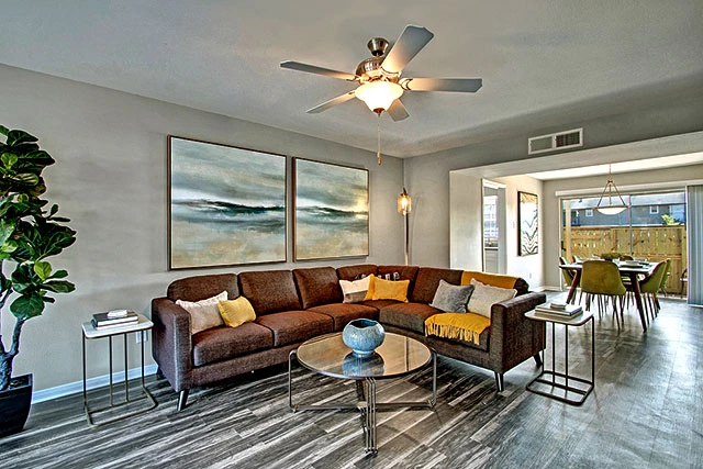 Latitude 2976 4 preview image